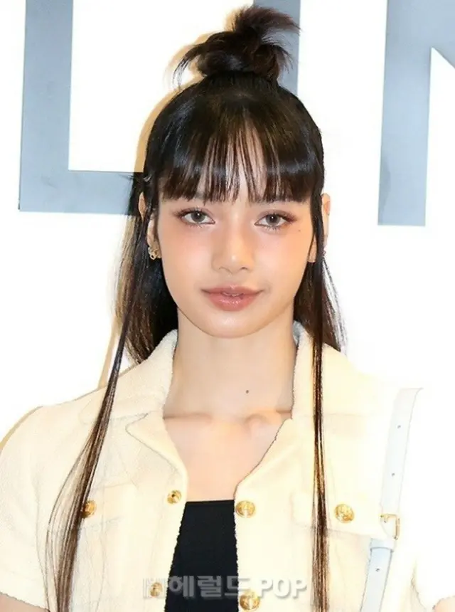 LISA（BLACKPINK）、財閥2世の彼氏を両親に紹介か…故郷タイのメディアで報じられる