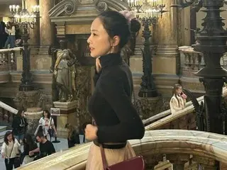 Nữ diễn viên Hong SooHyun trông vẫn "sexy" dù không hở hang chỉ với chiếc áo phông bó sát...phong cách quyến rũ xuất sắc