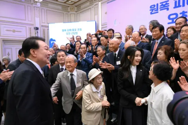 原爆被害者に会った尹大統領「日韓関係を未来志向的に発展させる」