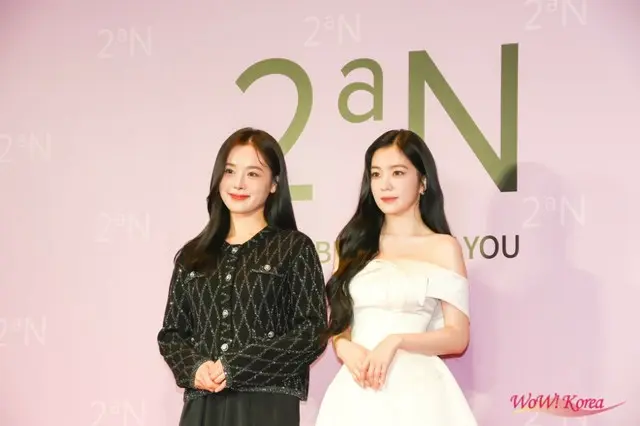 「2aN日本公式ローンチイベントwith IRENE」に登壇した韓国のカラーメイクビューティーブランド「2aN」の代表取締役キム・シンヨンとアイリーン（Red Velvet）