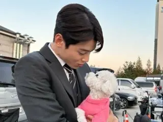 Cha Eun Woo, chúng ta nên ghen tị với ai? Ánh mắt yêu thương với chú chó con thật ấm lòng