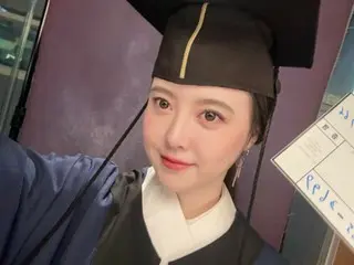 Nữ diễn viên Ku Hye Sun đã tốt nghiệp Đại học Sungkyunkwan...Cô ấy có khuôn mặt trẻ thơ của một nữ sinh viên đại học ở độ tuổi 20.