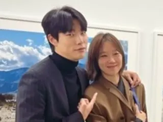 Người bên cạnh không phải là chồng cô...Nữ diễn viên Kong Hyo Jin ủng hộ triển lãm ảnh của nam diễn viên "bạn thân" Ryu Jun Yeol