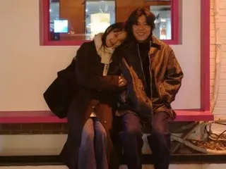 Ca sĩ Lee Hyo Ri (Fin.KL) và cặp đôi Lee Sang Soon ôm nhau sau 10 năm chung sống...Có phải họ bắt đầu giống nhau?