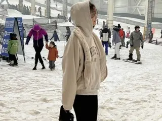 Nữ diễn viên Sohn Tae Young tung ảnh mới chụp cùng con gái tại khu trượt tuyết ở Mỹ