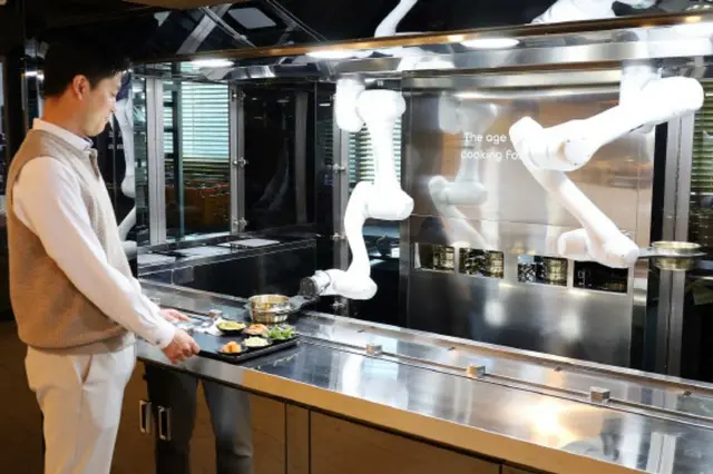 サムスンウェルストーリーとロボテックによる調理ロボット「ウェルリボット」