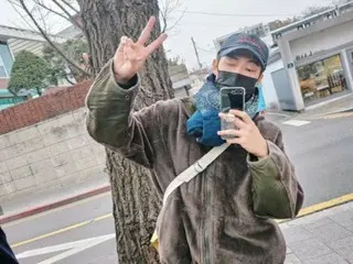 “Anh có định nhập ngũ vào giữa tháng 12 không?” RM của “BTS”, một bức ảnh gần đây chụp cái đầu đang cúi xuống của anh ấy… Dạo quanh các con phố ở Seoul “Hãy cười thật nhiều nhé”