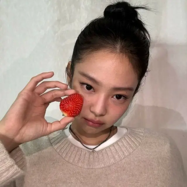 JENNIE（BLACKPINK） 、こんなにキレイでカワイイなんて…ナチュラルなすっぴん自撮り公開