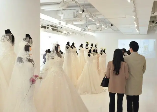 新婚夫婦が「減少」…無子女「46％」・年所得「750万円」＝韓国