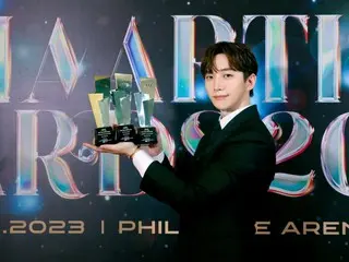 ``2PM'' Junho đã giành được ba giải thưởng, trong đó có giải ``AAA'' năm thứ hai liên tiếp... ``Tôi sẽ khen thưởng bạn là một diễn viên tuyệt vời.''