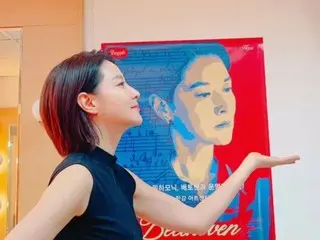 Nữ diễn viên Lee Youg Ae, người đang thu hút nhiều sự chú ý với vai diễn Maestra, gần đây đã có một cảnh quay với vẻ ngoài thanh lịch “Cha Saeum”… Góc nghiêng của cô ấy trông giống như một bức tranh