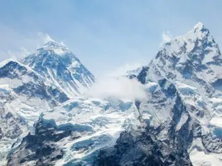 3 tấn 'phân' vương vãi khắp nơi...Bạn có thể leo núi Everest chỉ bằng cách mang theo 'túi đựng phân''