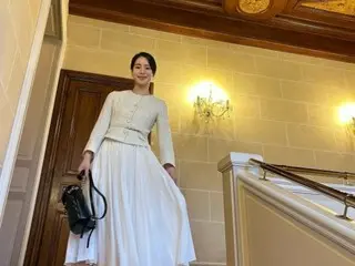 Nữ diễn viên Lim JiYeon khoe vẻ đẹp thanh lịch tại Paris...trông như nữ hoàng