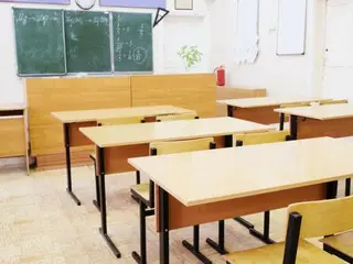 Ở tỉnh Hồ Nam của Trung Quốc, một giáo viên tiểu học trừng phạt thân thể một học sinh trả lời sai? ...Cục Giáo dục ``Đình chỉ giáo viên bị nghi vấn'' = Báo cáo của Trung Quốc
