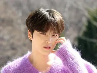[Ảnh] Kim Jaejung đến làm việc tại KBS để ghi hình "Nhà hàng tiện lợi"... Visual rạng ngời trong trang phục dệt kim màu mùa xuân
