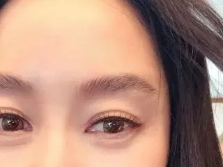 Nữ diễn viên "selfie siêu cận cảnh" Kim Hye Soo nhân đôi nhan sắc với mái tóc dài thẳng... Nhan sắc xinh đẹp gây bất ngờ dù khuôn mặt nhỏ nhắn