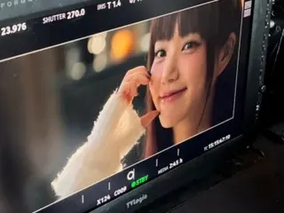 Nữ diễn viên Lee Yu Bi, center của nhóm nhạc thần tượng...Cô ấy toát lên vẻ đẹp tươi tắn với đôi má hình trái tim.