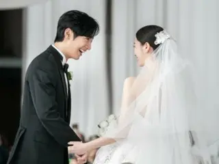 [Toàn văn] “Nhìn nhau cùng cô dâu…” Ấn tượng của nam diễn viên Lee Sang Yeob khi lấy được người vợ xinh đẹp: “Anh sẽ yêu em không hối hận và hạnh phúc”.
