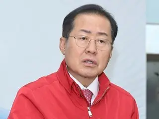 Hong Jun-hyeong, Thị trưởng Daegu, nói, ``Có phải cuộc tổng tuyển cử dựa trên chiến lược selfie là chơi đùa với cuộc bầu cử tổng thống?... Ở lại qua đêm không có ích gì, vì vậy tôi đổ lỗi cho Tổng thống Yun Seok-yeoul. '' = Hàn Quốc
