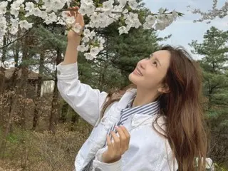Nữ diễn viên Lee Da Hae, chồng SE7EN và buổi hẹn hò ngắm hoa anh đào⁉