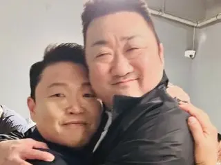 PSY trông nhỏ bé hơn khi được Ma Dong Seok ôm: "Anh không sợ, anh không sợ"