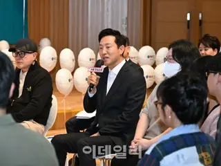 Thị trưởng Seoul Oh Se-hoon trao hoa hồng cho đội tuần tra chó cưng...``Chúng tôi mong đợi sự thành công của họ với tư cách là người bảo vệ an toàn''