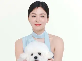 Nữ diễn viên Song Hye Kyo khoe vẻ đẹp trong sáng khi ôm chú chó yêu quý... visual "nữ thần" không thực tế
