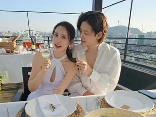Cặp đôi nữ diễn viên Lee Da Hae và ca sĩ SE7EN kỷ niệm 1 năm ngày cưới... Bữa tiệc sang trọng trên sân thượng nhìn ra Tháp Namsan