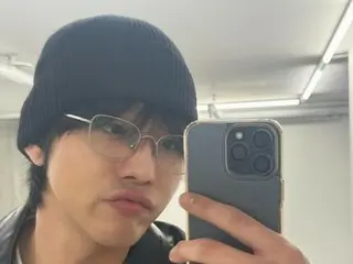 Ahn HyoSeop, cậu bé đáng yêu quyên góp nhân ngày tết thiếu nhi...Ảnh selfie qua gương trở nên sành điệu