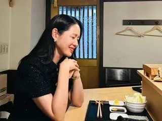 “Có lẽ là một cảnh ở Nhật Bản?” Nữ diễn viên Son Ye Jin, nữ thần mỉm cười dịu dàng trước bữa ăn ngon lành… Tại sao cô ấy lại đáng yêu đến thế?