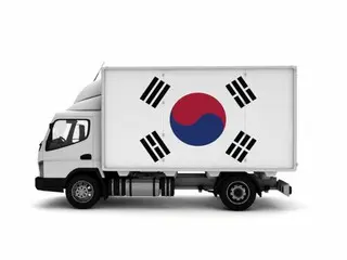 Xe chở hàng quá tải chạy trên đường cao tốc chở container 6 mét - Hàn Quốc