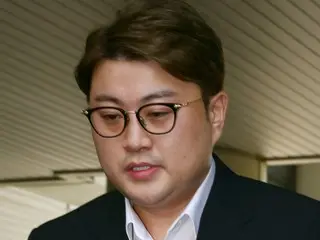"Xin hãy đến đầu thú"...Cảnh sát bảo vệ hồ sơ điện thoại của ca sĩ Kim Ho Jong = Hàn Quốc