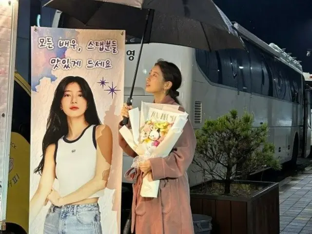 Suzy (cựu Miss A) dù chỉ cầm ô... vẻ đẹp ngây thơ