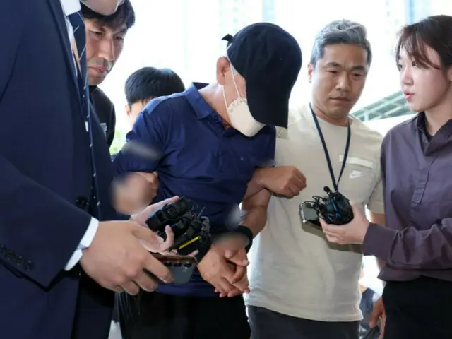 ''Tôi đã gọi cho chồng tôi...'' Nghi phạm Park, bị buộc tội sát hại hai mẹ con Gangnam, tham dự cuộc khám xét theo lệnh