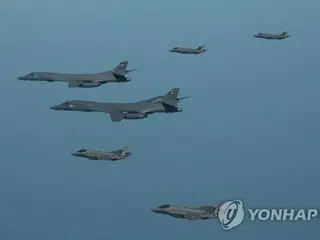 Máy bay ném bom chiến lược B-1B của Mỹ được triển khai tới Bán đảo Triều Tiên = huấn luyện thả tên lửa dẫn đường chính xác đầu tiên sau 7 năm