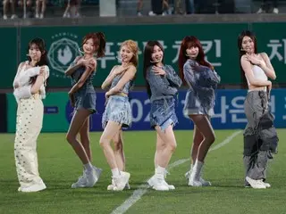 ILY:1 biểu diễn hai ca khúc trong giờ nghỉ giải lao của trận đấu vòng 16 đội Hana Bank Korea Cup