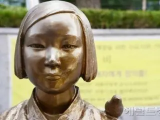 Những bức tượng phụ nữ giải khuây lan rộng khắp thế giới một mặt có nguy cơ bị dỡ bỏ và mặt khác những bức tượng mới được lắp đặt.