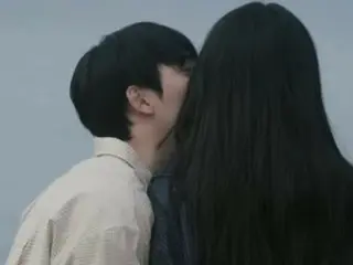 “Bạn đang xem Na Young Seok PD à?” Lee Yong Ji & D.O. (EXO), phản ứng bùng nổ trong MV “Surprise Cheek Kiss”! …Video thịnh hành số 1 trên YouTube