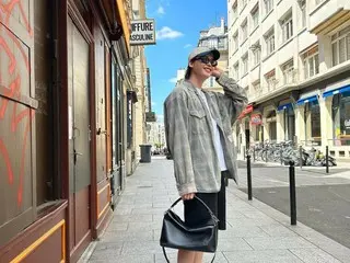 Lee Jung Seok tận hưởng Paris với phong cách quyến rũ