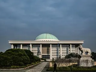 ``Quả bóng bẩn'' của Triều Tiên rơi xuống sân tòa nhà Quốc hội = Hàn Quốc
