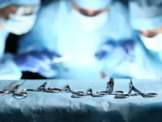 Một công nhân Hàn Quốc bị gãy chân phải phẫu thuật sau 20 giờ vì không tìm được bệnh viện tiếp nhận.
