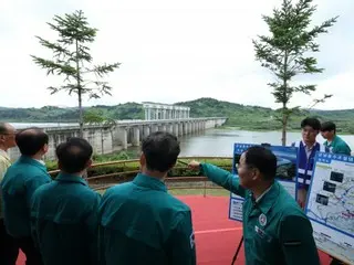 Bộ trưởng Thống nhất Hàn Quốc thăm sông Imjin... `` Miền Bắc nên thông báo trước về việc '' xả đập '' theo thỏa thuận liên Triều.''