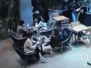 ``Pantero'' xảy ra tại quán cà phê Hàn Quốc...Ném vào mặt khách hàng rồi bỏ chạy
