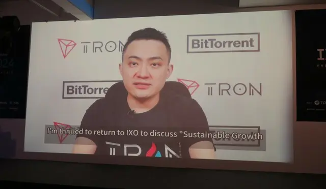 映像で発表するTRON設立者のJustin Sun氏（写真：wowKorea）