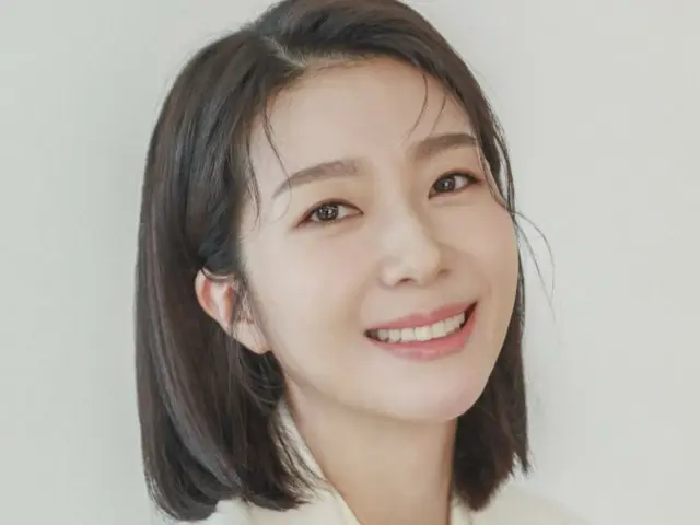 Kim Jihyon vào vai vợ của Cho JungSeok, người đã ly hôn anh trong phim Phi Công