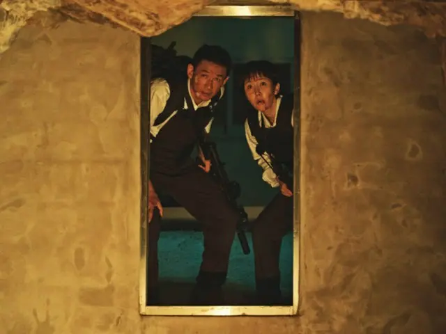 Phim "Cross", hành động cặp đôi của Hwang Jung Min và Yeom Jeong A → rượt đuổi bằng ô tô
