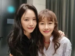 Nữ diễn viên Kim Ji Soo và Son Na Eun (cựu Apink) chụp hai bức ảnh "Tôi muốn gặp em, cô gái dễ thương"..."Mẹ và con gái" visual