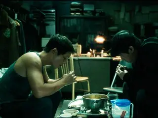 Song Jong Ki đóng vai chính trong "In this Bastard World", video chính quay cảnh hai người đối mặt nhau và dùng tay ngấu nghiến món jjigae tự làm đã được tung ra
