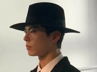 Visual đội mũ fedora dịu dàng của Park BoGum...trông như phim noir