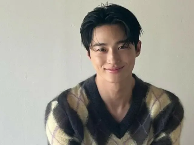 Nam diễn viên Byeon WooSeok tuyên bố còn sống lần đầu tiên sau một tháng với nụ cười rạng rỡ...Người hâm mộ nói: ``Tôi nhớ bạn rất nhiều.''